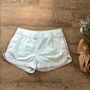 Vineyard Vines shorts with cute detail